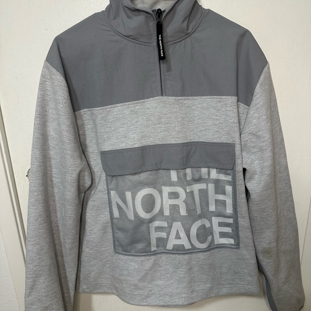 The North Face / Men’s Size Medium /1/4 Zip Graphic Collection Gray